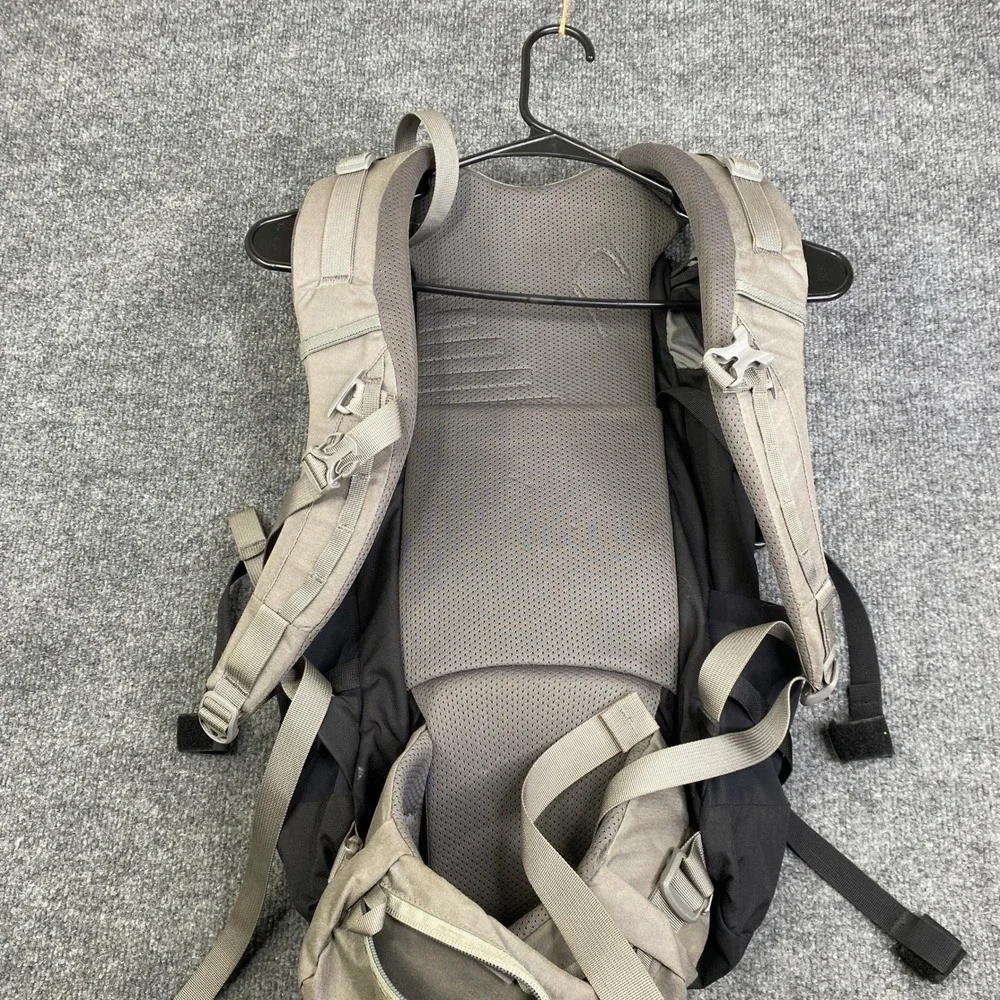 Mystery Ranch Coulee 25 Backpack Black Hiking Daypack 3-Zip Design 30-40in Waist